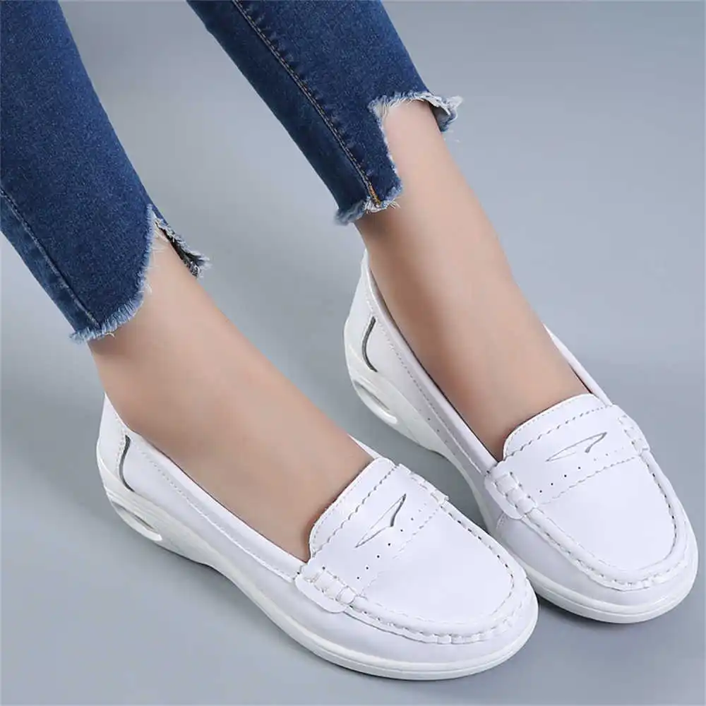 Thick Sole Slipon White Traine – Luxury Lifestyle Shorts Bewertung und Preis