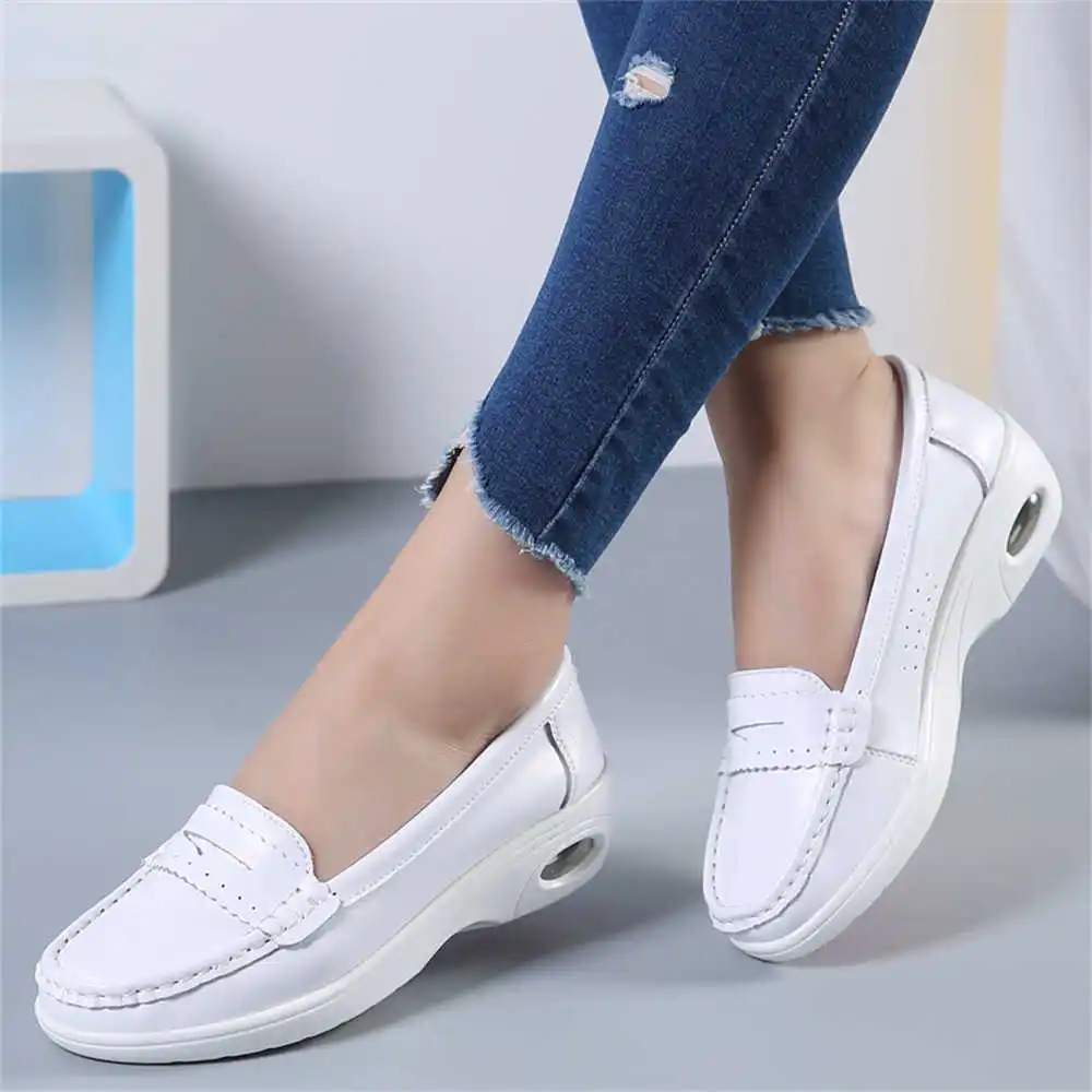 Thick Sole Slipon White Traine – Luxury Lifestyle Shorts Bewertung und Preis